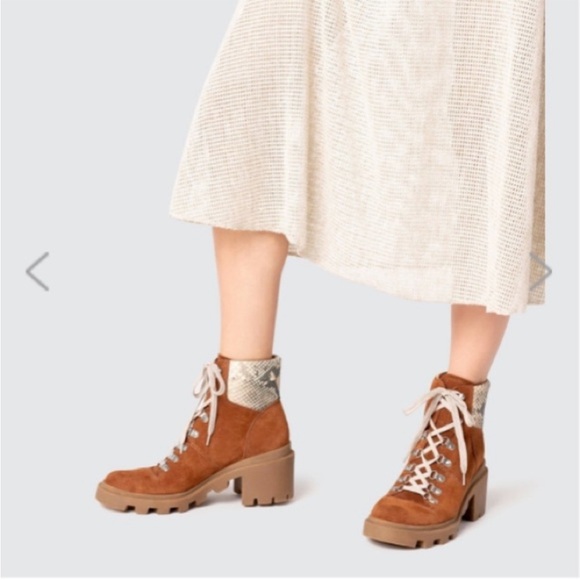 Dolce Vita Rubi Boots in cognac and (faux) snakeskin. Size 7.5 - Picture 9 of 12